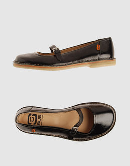 SUS CHAUSSURES Ballerines sur YOOXCOM