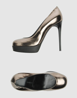 Nina Ricci Footwear Closed-Toe Slip-Ons  Women  �250