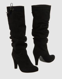 VIC - CHAUSSURES - Bottes � talon sur YOOX.COM
