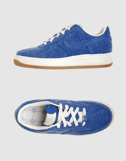 NIKE CALZATURE Sneakers su YOOXCOM
