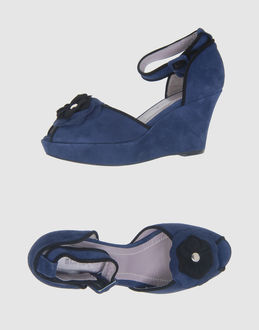 sonia rykiel SONIA RYKIEL BLUE SUEDE SHOES ON FDM FASHIONDAILYMAG