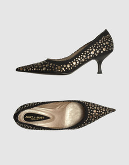 Janet Janet Closed Toe Slip Ons