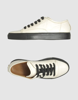 Sneakers - CHAPEAU ! - Chapeau ! - :.Effet vernis Fermeture avec cordons Surpiqre Semelle en caoutchouc avec gravures Couleur : Ivoire - Noir , Matire : Cuir , Taille : 38 - 37 - 39.5 - 38.5