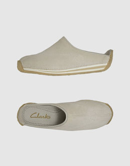 CLARKS - CHAUSSURES - Sabots - sur YOOX.COM