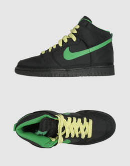 NIKE - SCHUHE - Hochgeschlossener Sneakers - bei YOOX.COM