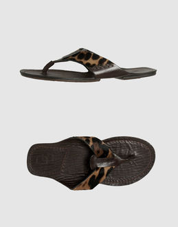 DOLCE & GABBANA - CHAUSSURES - Tongs - sur YOOX.COM