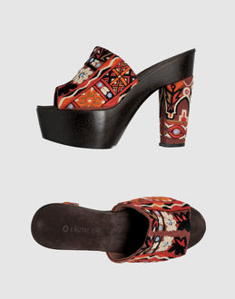 L' AUTRE CHOSE  - SCHUHE - Plateausandalen - bei YOOX.COM