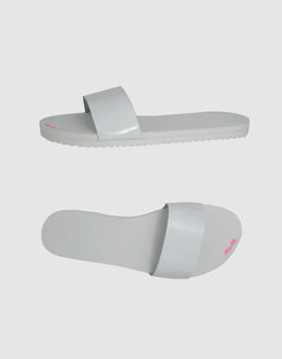 FLIP FLOP - CHAUSSURES - Pantoufles - sur YOOX.COM