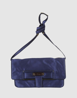 Sacs Chloe en satin rouges ou bleus