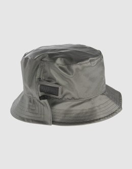 VERSUS - ACCESSOIRES - Chapeaux sur YOOX.COM