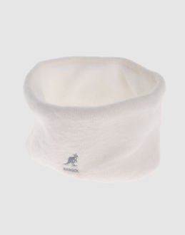 Fleece - Rabbit fur - Lined interior - Detailed logo application -