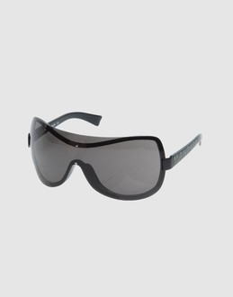 Plastic frame - Shaded lenses - Detailed logo application -