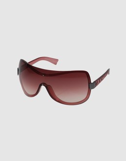Plastic frame - Tinted lenses - Embossed logo detailing -