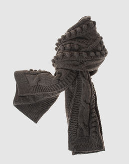 Confronta prezzi Balenciaga accessori sciarpe su yoox.com
