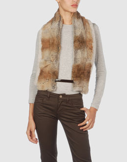 Confronta prezzi Pinko accessori stole su yoox.com