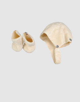 vetements/GAIA - ACCESSOIRES - Chapeaux - sur YOOX.COM