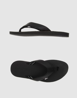 LACOSTE - MODE DE PLAGE - Sandales de plage - sur YOOX.COM