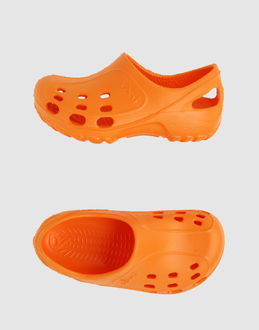 LOFU - MODE DE PLAGE - Sandales de plage - sur YOOX.COM