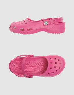 CROCS - MODE DE PLAGE - Sandales de plage sur YOOX.COM