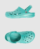 Comparez les prix Crocs - mode de plage - sandales de plage sur yoox.com