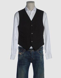 Twill - Cloth - Button closing - Four pockets - Lined interior - Half-belt - V-neckline - Boning -