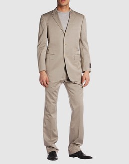 Single-breasted jacket - Herringbone - 3 buttons - Rear slit - Three pockets - Four internal jacket pockets - Partially lined interior - Logo details - Pants - Button, zip fly closure - Five pockets - Unfinished hems -
