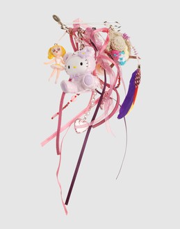 HELLO KITTY - ボーイズ - アクセサリー & 時計 - ブローチ on YOOX.COM