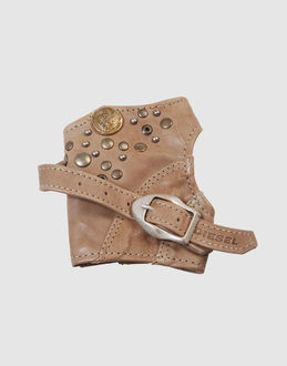 Confronta prezzi Diesel gioielli e orologi bracciali su yoox.com
