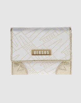 VERSUS - OBJETS