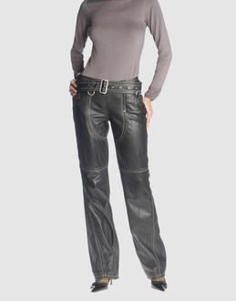 GF BY FERRE' - V�TEMENT CUIR - Pantalons cuir sur YOOX.COM