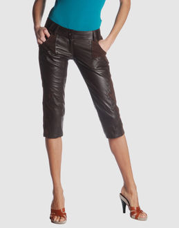 Confronta prezzi Moschino jeans abbigliamento pelle pantaloni pelle su yoox.com
