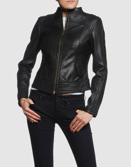 Confronta prezzi Moschino jeans abbigliamento pelle capispalla pelle su yoox.com